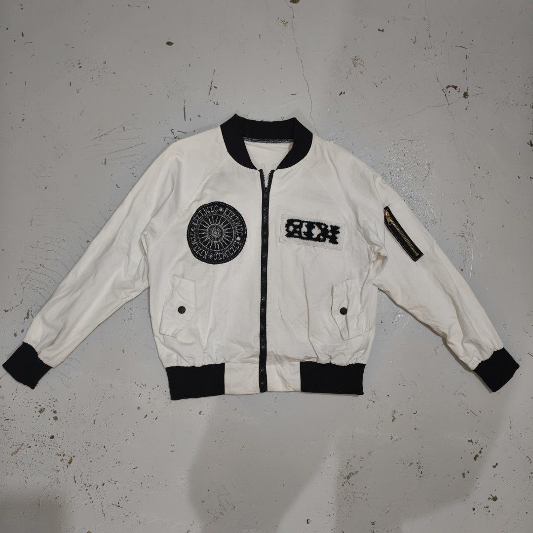 Black n White Bomber Jacket (Category: Luxury Apparel) located in Valencia. Submitted by ajax.arrow (Listing ID 1460580779, Image 1). Description: - 20" W x 22" L.