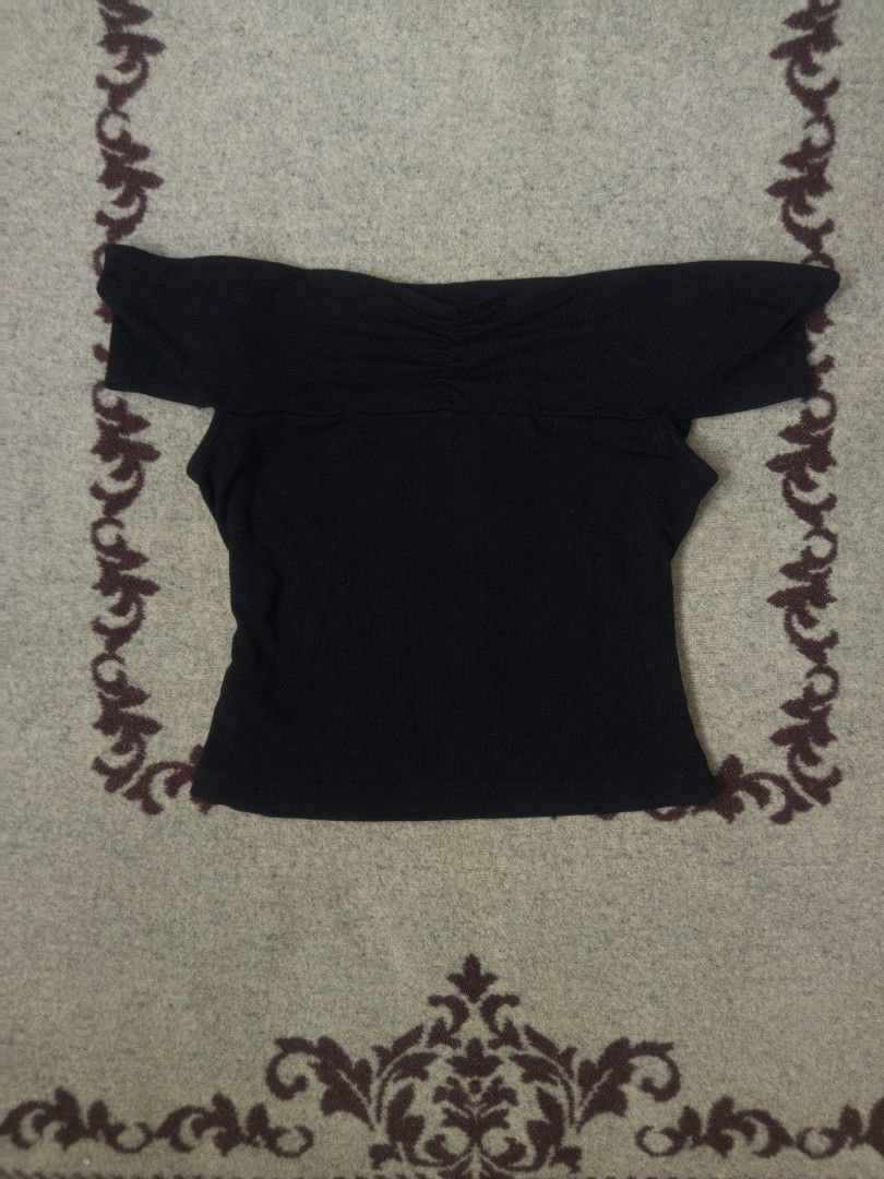 Black Off-shoulder Top (Category: Others Tops) located in San Pedro. Submitted by vishavriksha (Listing ID 1460541362, Image 1). Description: black off-shoulder top ‎size : xs to small ‎.