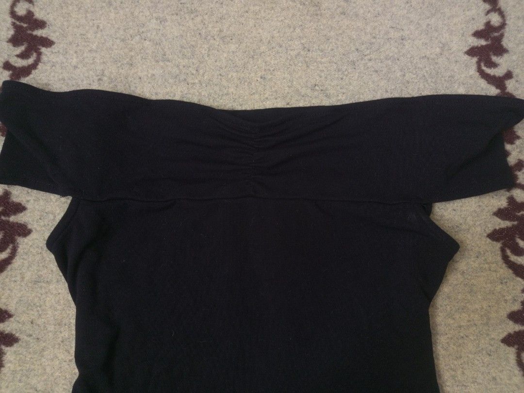 Black Off-shoulder Top (Category: Others Tops) located in San Pedro. Submitted by vishavriksha (Listing ID 1460541362, Image 2). Description: black off-shoulder top ‎size : xs to small ‎.