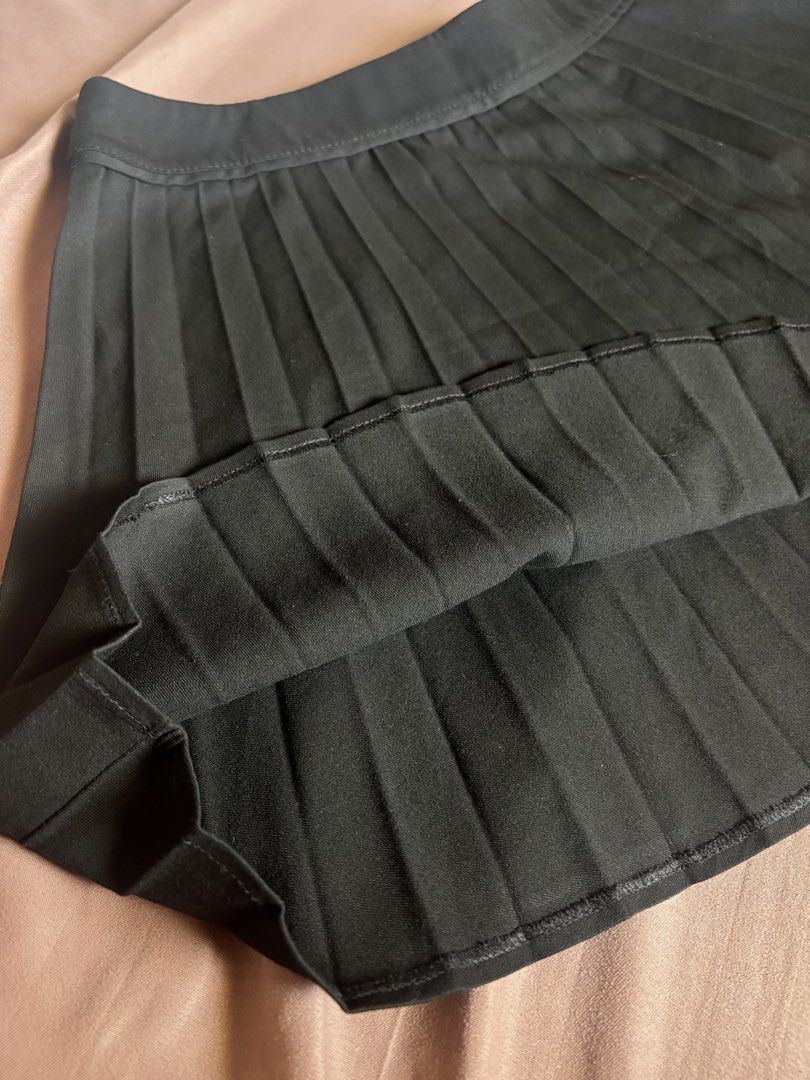 Black pleated mini skirt (Category: Skirts) located in Marikina City. Submitted by momdeclutterz (Listing ID 1460552926, Image 2). Description: Brand: Zara Size: L Never worn Good quality 📍Marikina City Payment before shipping. MOP: Maribank or BPI .