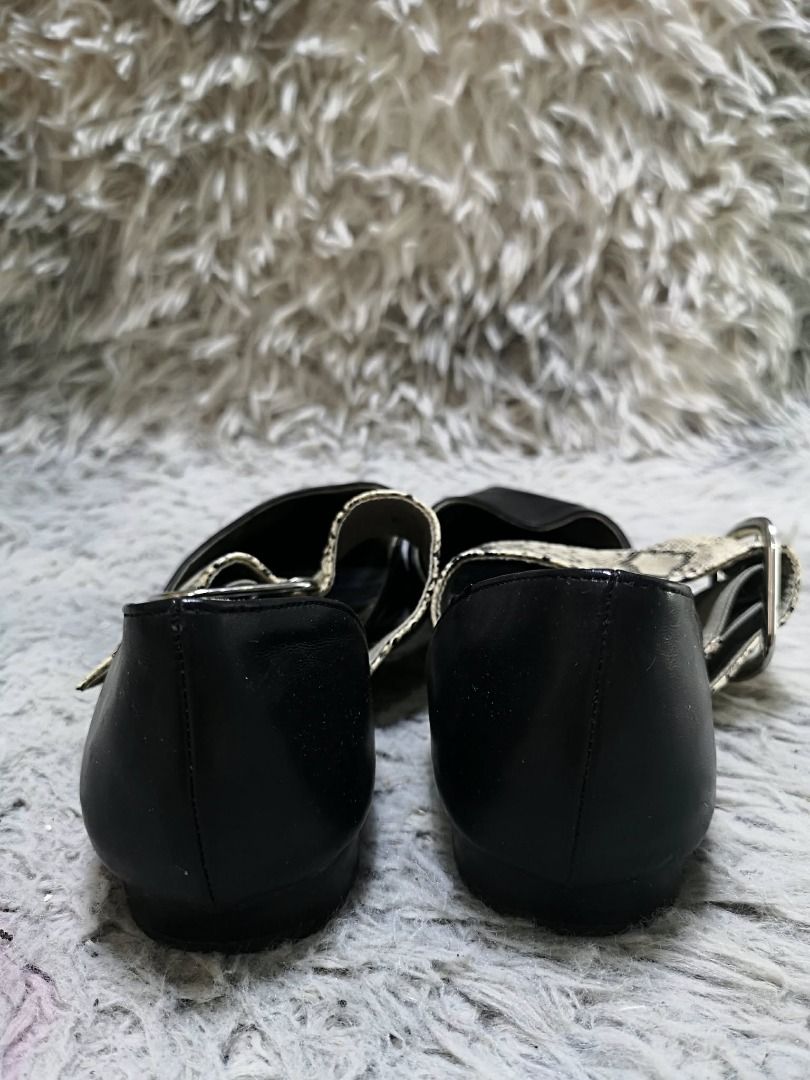 Black Pointed Toe With Wide Snake Print Strap Flat Shoes (Category: Flats & Sandals) located in Santa Cruz. Submitted by jmy_surplus.2 (Listing ID 1460564522, Image 3). Description: Size ; 24cm Color ; Black Type ; Flats Brand ; No brand Material ; Leather Style ; Black Pointed Toe Flat Shoes LR 172 JMY 1 Batch #219.