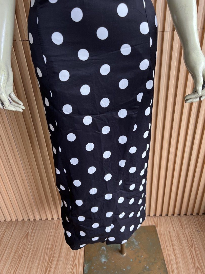 Black Polka Dot Strapless Maxi Dress (Category: Dresses) located in Lipa City. Submitted by thyra06 (Listing ID 1460650803, Image 3). Description: - Elegant black maxi dress with classic white polka dots. - Flattering strapless and fitted silhouette. - Ideal for parties, evening events, or a stylish night out. - Made from comfortable fabric for all-day wear. - Versatile piece: wear it solo or layer for different looks..