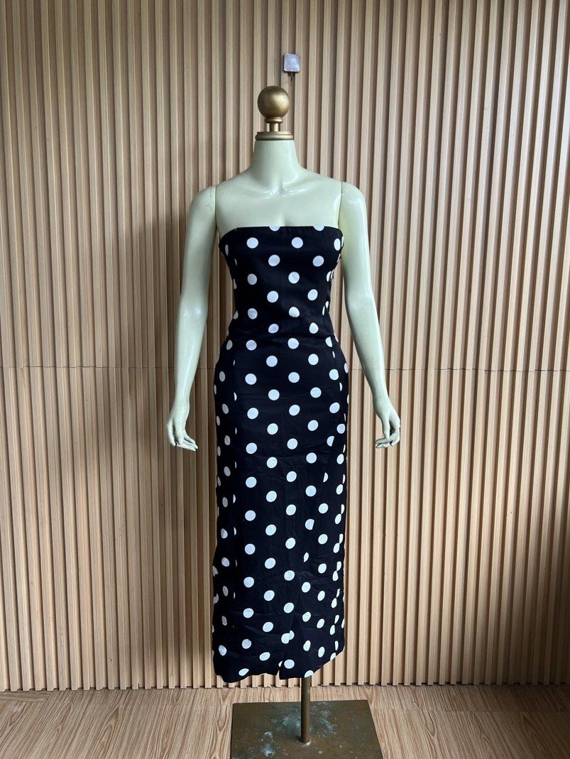 Black Polka Dot Strapless Maxi Dress (Category: Dresses) located in Lipa City. Submitted by thyra06 (Listing ID 1460650803, Image 1). Description: - Elegant black maxi dress with classic white polka dots. - Flattering strapless and fitted silhouette. - Ideal for parties, evening events, or a stylish night out. - Made from comfortable fabric for all-day wear. - Versatile piece: wear it solo or layer for different looks..