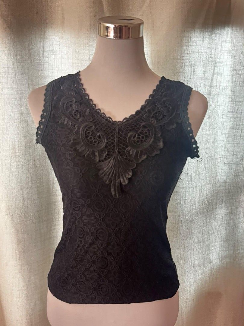 Black sleeveless top with lace (Category: Sleeveless) located in Manila. Submitted by pogingmabango (Listing ID 1460669361, Image 2). Description: S size 📌 Cubao MOP: Gcash MOD: Lalamove, Jnt.