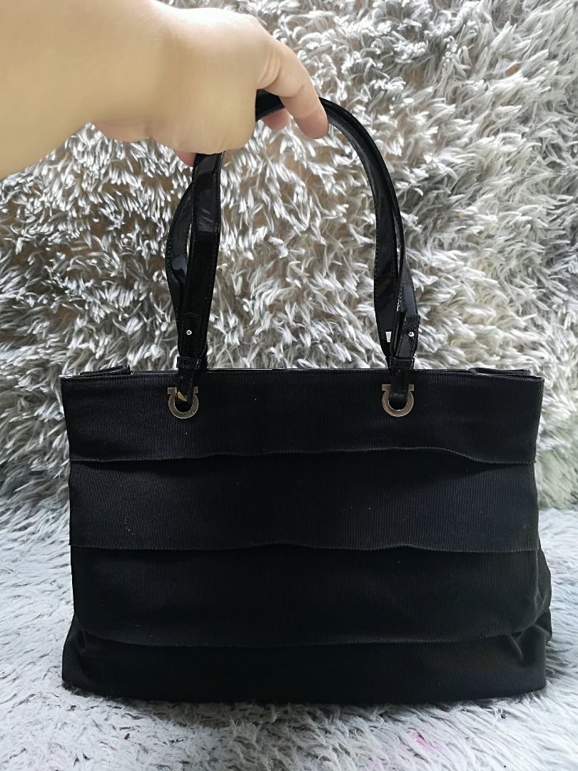 Black Tiered Nylon Magnetic Snap Hand Bag (Category: Purses & Pouches) located in Santa Cruz. Submitted by jmy_surplus.2 (Listing ID 1460580055, Image 2). Description: Size ; L - 9.5 W - 13 Color ; Black Type ; Hand bag Brand ; No brand Material ; Nylon Style ; Snap Closure hand bag LR 167 JMY 1 Batch #219.