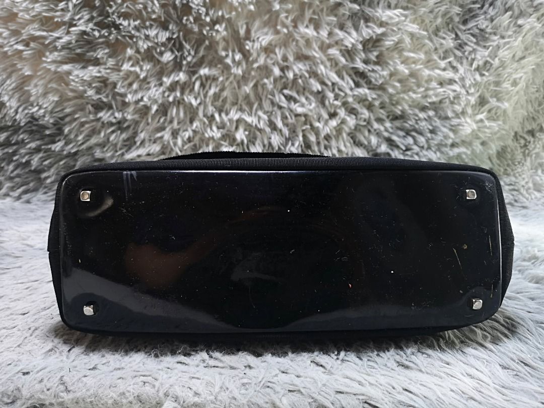 Black Tiered Nylon Magnetic Snap Hand Bag (Category: Purses & Pouches) located in Santa Cruz. Submitted by jmy_surplus.2 (Listing ID 1460580055, Image 3). Description: Size ; L - 9.5 W - 13 Color ; Black Type ; Hand bag Brand ; No brand Material ; Nylon Style ; Snap Closure hand bag LR 167 JMY 1 Batch #219.