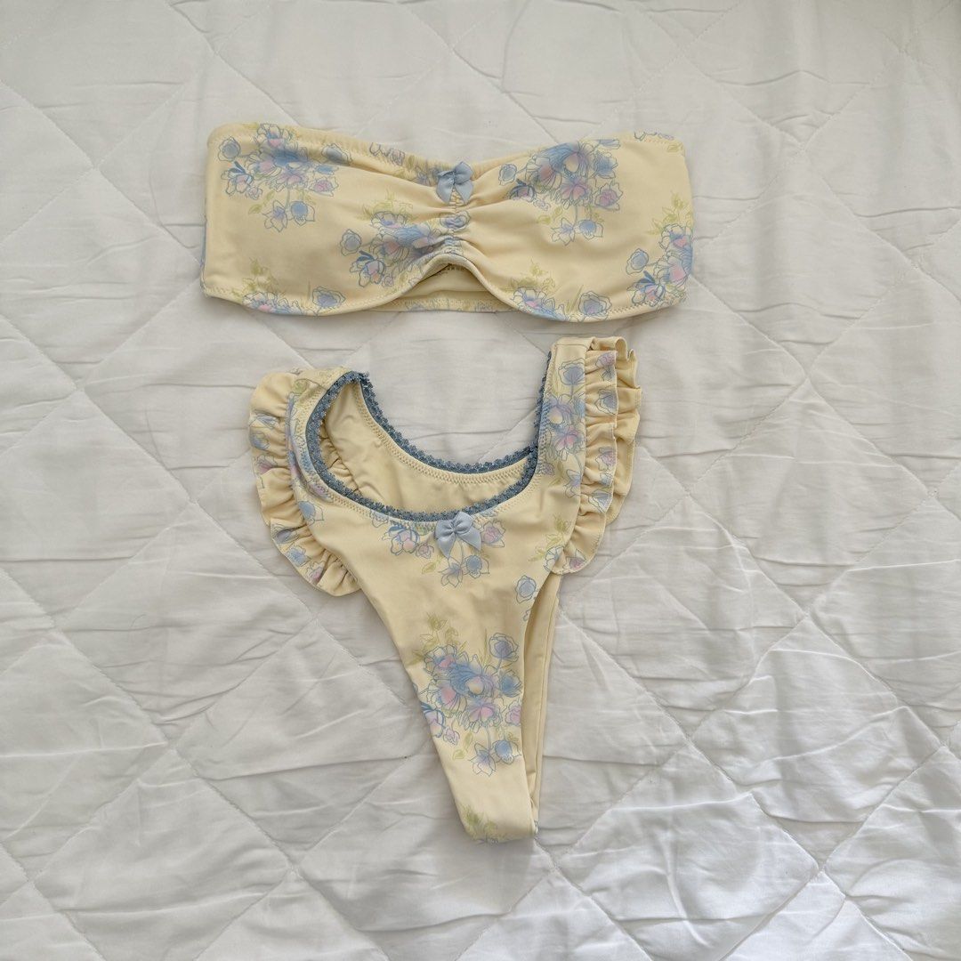 Blackbough Bikini Set (Category: Bikinis & Swimsuits) located in Davao. Submitted by aug_amari (Listing ID 1460538808, Image 1). Description: xs-s set top s bottoms xs.
