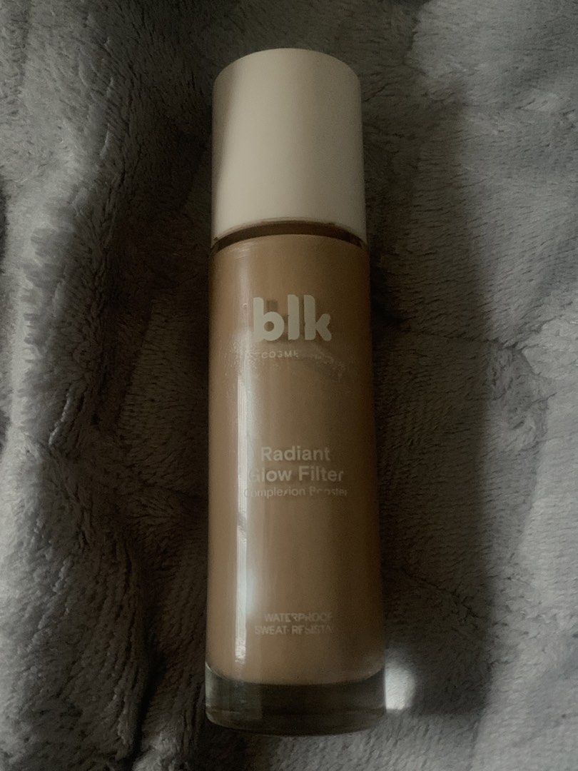 blk cosmetics Radiant Glow Filter - Butterscotch (Category: Makeup) located in Apalit. Submitted by randomsellshop (Listing ID 1460620802, Image 2). Description: - blk cosmetics Radiant Glow Filter - Shade: Butterscotch - Waterproof and sweat-resistant formula - Achieve a natural, dewy complexion - Boosts your skin's radiance - Bottle is full and unused.