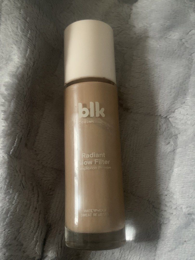 blk cosmetics Radiant Glow Filter - Butterscotch (Category: Makeup) located in Apalit. Submitted by randomsellshop (Listing ID 1460620802, Image 1). Description: - blk cosmetics Radiant Glow Filter - Shade: Butterscotch - Waterproof and sweat-resistant formula - Achieve a natural, dewy complexion - Boosts your skin's radiance - Bottle is full and unused.