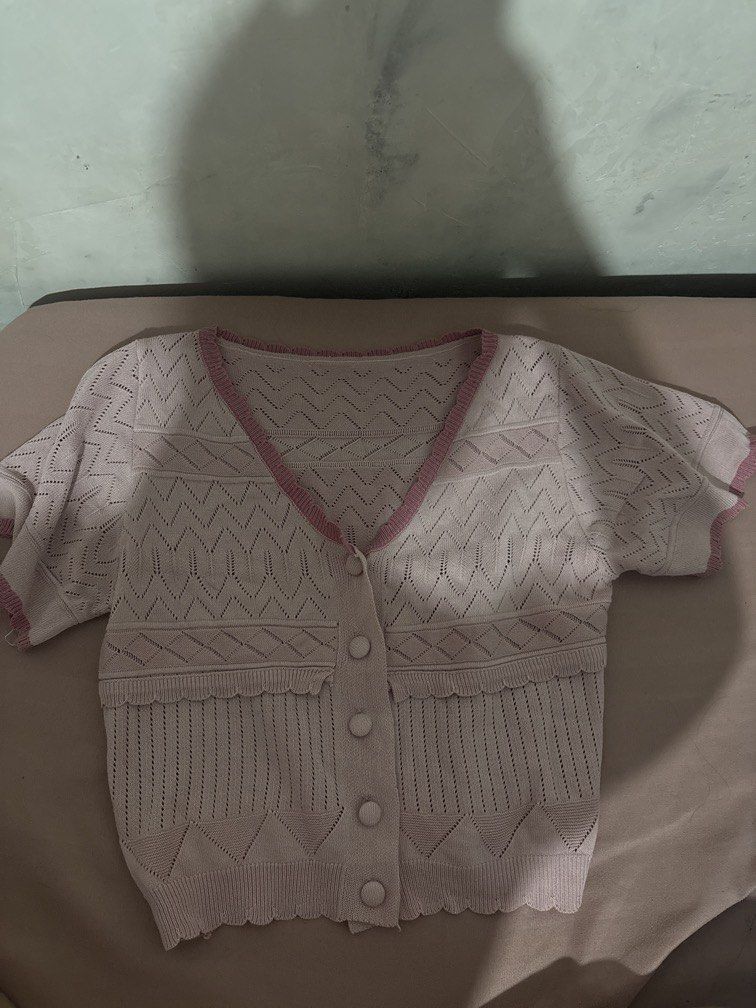 Blouse (Category: Blouses) located in Manila. Submitted by aicayukiee (Listing ID 1460628067, Image 1). Description: never nagamit, nabili ko 300 10/10 quality no issue.