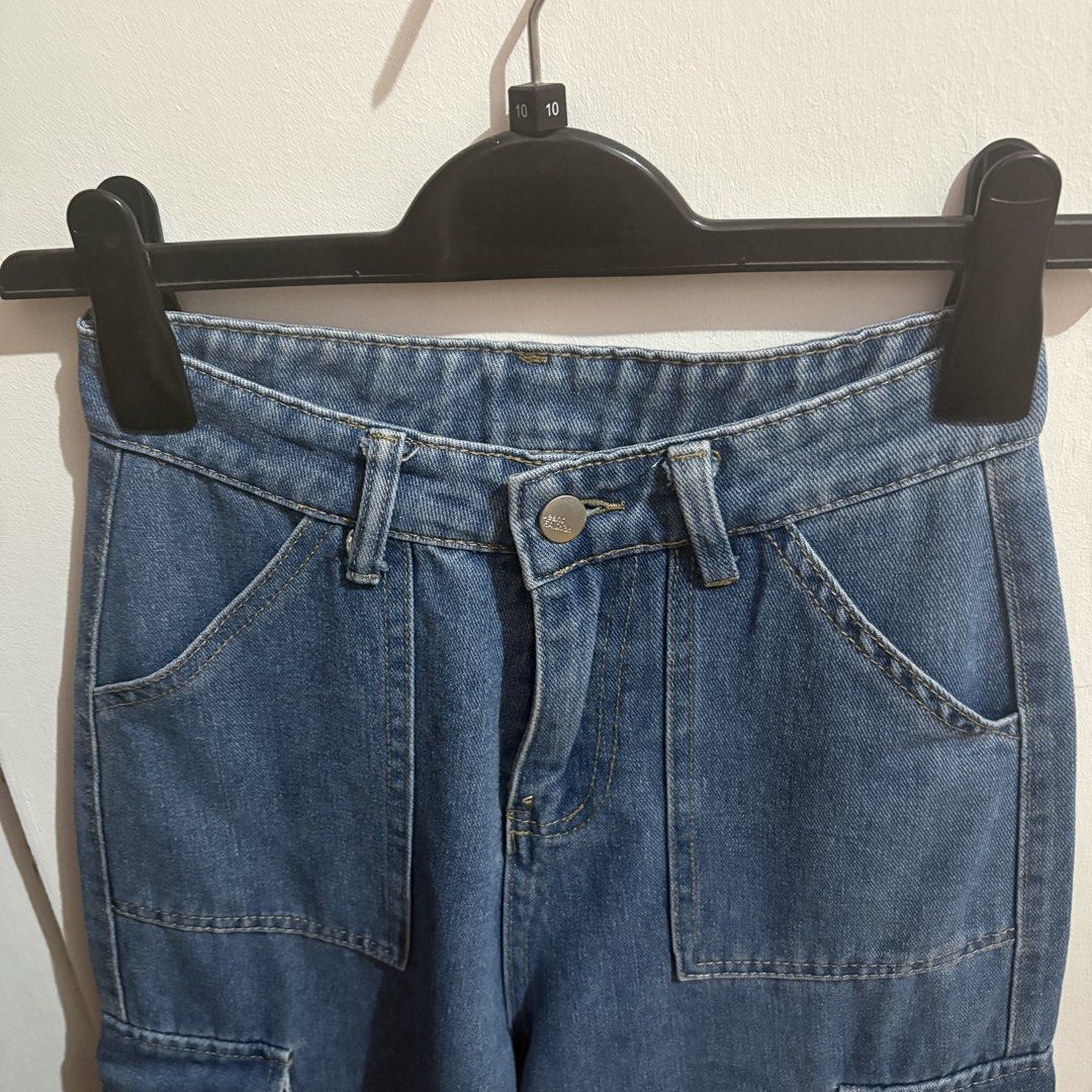 Blue Denim Cargo Jeans (Category: Jeans) located in Taguig. Submitted by xoalexv (Listing ID 1460699471, Image 2). Description: - Classic blue denim cargo jeans - High-waisted fit - Multiple pockets for convenience - Zipper fly closure - Ideal for comfortable and stylish casual wear - Waist 24”.