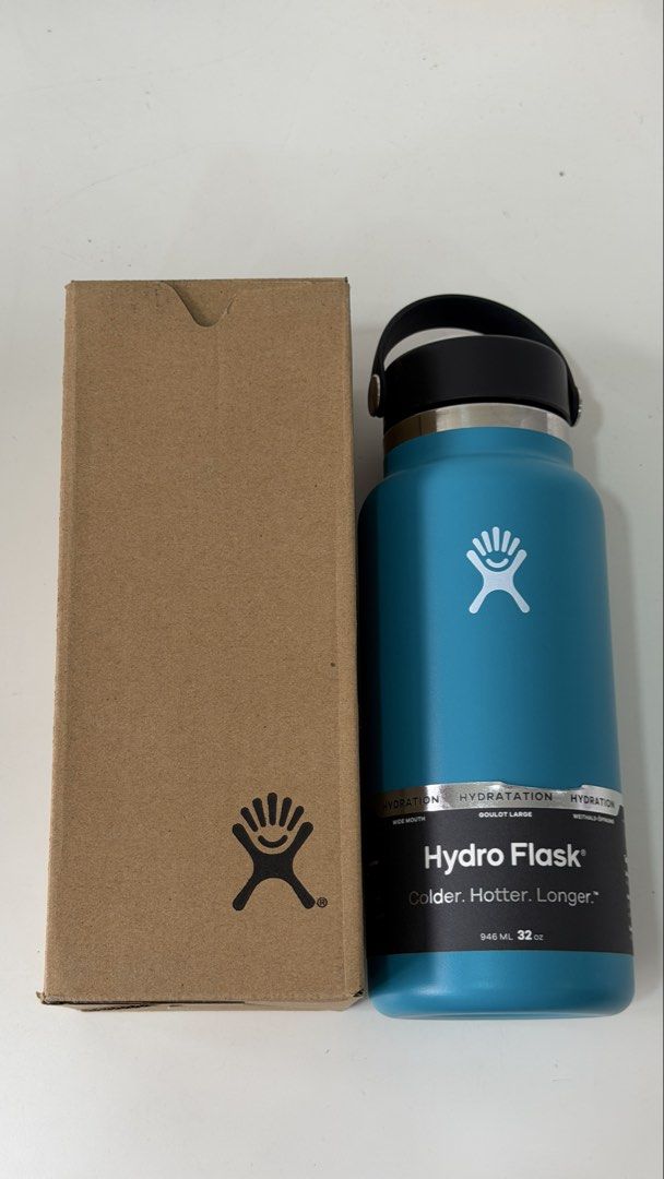 Blue Hydroflask 32oz / 946ml (Category: Water Bottles & Tumblers) located in San Juan City. Submitted by rackysabido (Listing ID 1460581500, Image 2). Description: - no issues - complete with box and info card - RFS: extra tumbler.