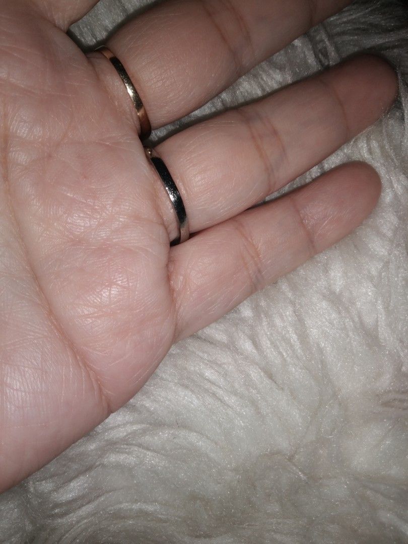 Blue stone teardrop ring size 8 (Category: Rings) located in Quezon City. Submitted by eidorableshop (Listing ID 1460567196, Image 3). Description: .