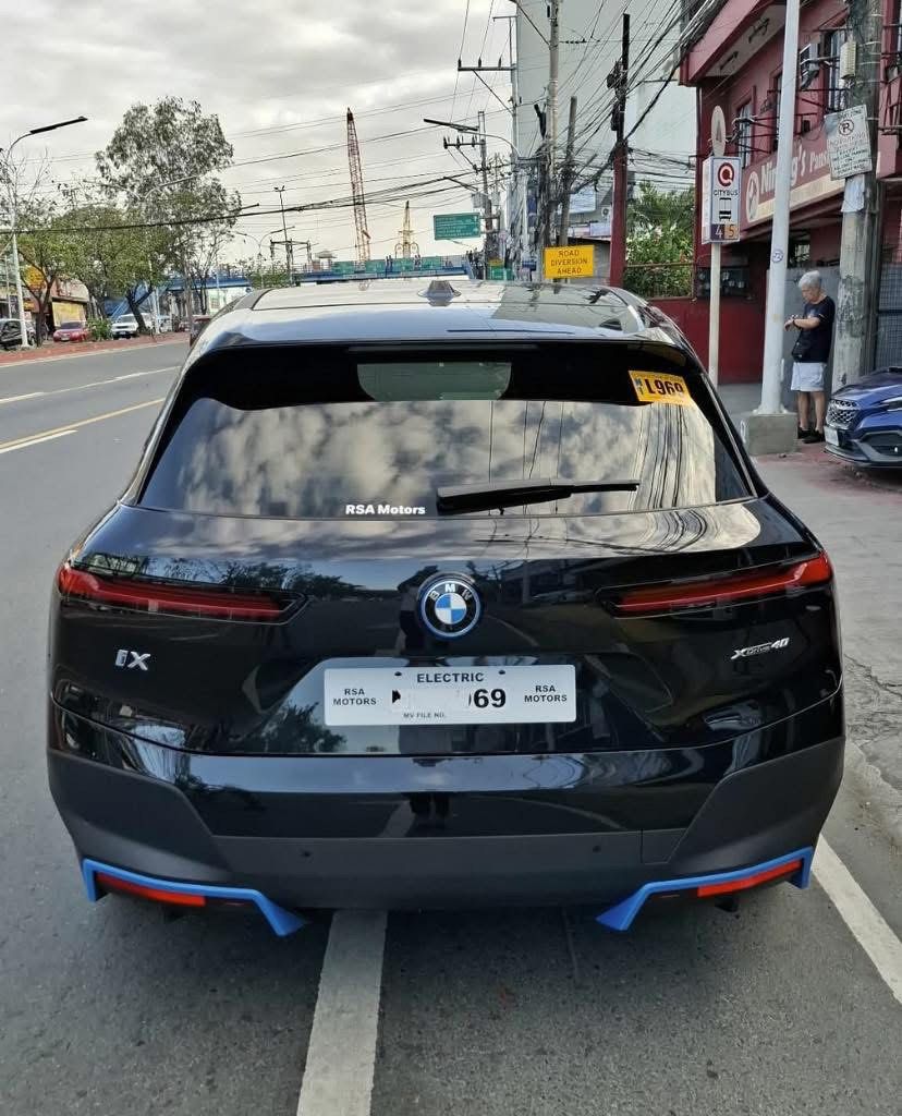 BMW iX Xdrive40 Auto (Category: Used Cars) located in Manila. Submitted by quality_cars (Listing ID 1460573445, Image 3). Description: 𝙁𝙊𝙍 𝙎𝘼𝙇𝙀‼️ 𝟮𝟬𝟮𝟰 𝗕𝗠𝗪 𝗶𝗫 𝗫𝗗𝗥𝗜𝗩𝗘𝟰𝟬 𝗙𝘂𝗹𝗹 𝗘𝗹𝗲𝗰𝘁𝗿𝗶𝗰 𝙒𝙀 𝘼𝘾𝘾𝙀𝙋𝙏 𝙏𝙍𝘼𝘿𝙀 𝙄𝙉 𝘼𝙉𝘿 𝙁𝙄𝙉𝘼𝙉𝘾𝙄𝙉𝙂‼️ ✅First owner ✅Mileage-7tkm‼️ ✅Complete Papers ✅Good condition/Almost Brandnew ✅Push Start ✅ Leather Seats ✅Headlamps-LED ✅Audio System Function- AM/FM/Bluetooth/USB/Apple 