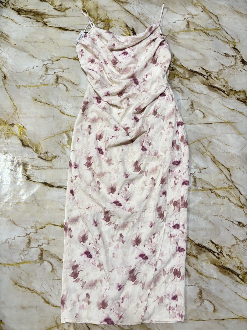 Bodycon dress (Category: Dresses) located in Burgos, Ilocos Norte. Submitted by carou11406 (Listing ID 1460620042, Image 1). Description: .