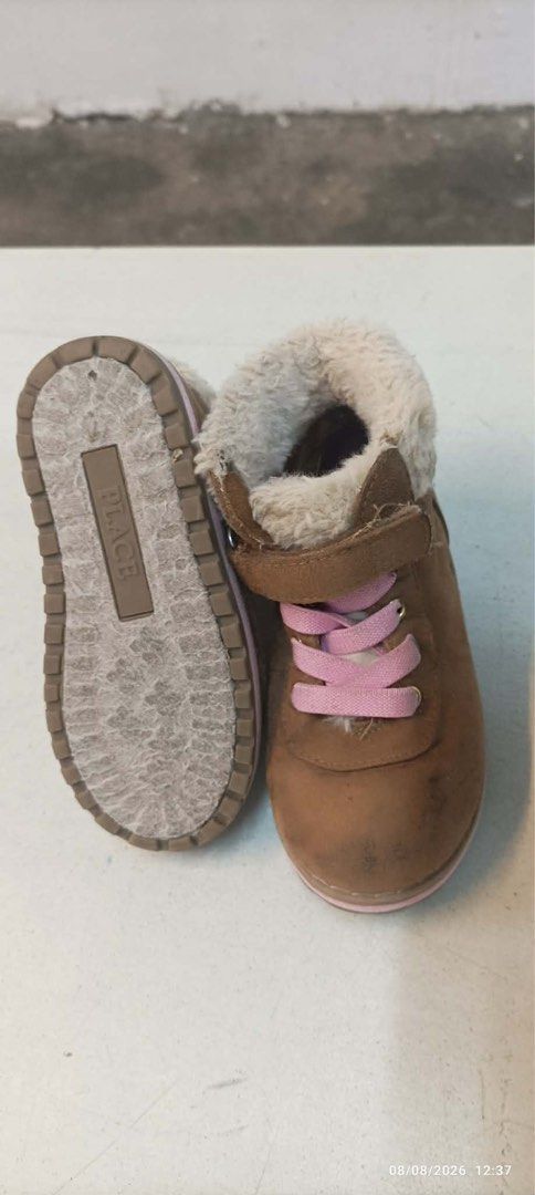 Boots and sneakers for your Kids (Category: Other Babies Going Out Needs) located in Manila. Submitted by crisha14344 (Listing ID 1460632621, Image 3). Description: Cat and Jack size 7 Made in Cambodia Place Brand size 7 Made in China Na-stock lang po yan Maayos pa po yan sobra! For 2 to 3 years of age 500 na po sa dalawa..