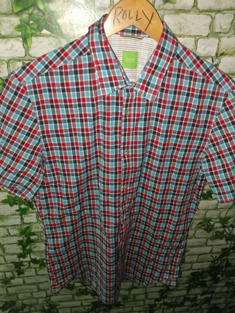 BOSS Plaid Short Sleeve Button Up Shirt (Category: Tshirts & Polo Shirts ) located in Carcar. Submitted by rolandobac92675 (Listing ID 1460707992, Image 1). Description: BOSS short sleeve shirt. Classic plaid pattern in red, blue, and black. Button-up front. Collared neckline. Great for casual wear..