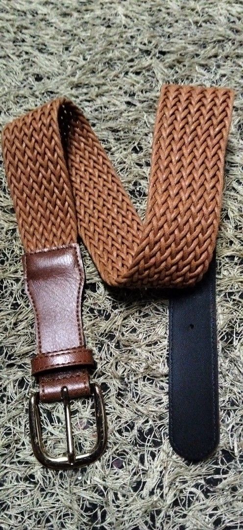 BRAIDED PURE Woven Leather Belt (Category: Activewear) located in Paranaque City. Submitted by michael-08 (Listing ID 1460532922, Image 3). Description: - Brown woven leather belt - Brown leather accents - Classic buckle closure - Stretchy braided design - Ideal for casual and smart casual outfits - Versatile wardrobe addition WALA PO ISSUE GOOD CONDITION LEATHER LIKE A NEW BODY WAISTLINE 25 to 32 MAXIMUM LENGTH 35 .