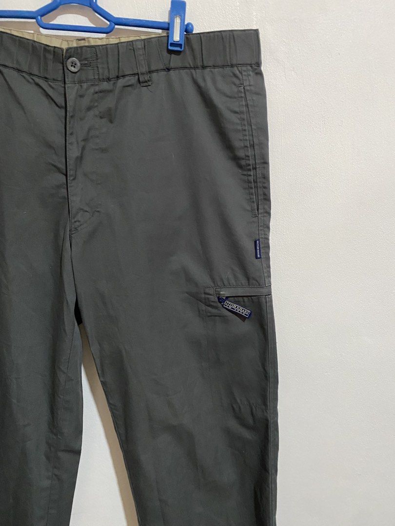 British Khaki New York Cargo Pants (Category: Chinos) located in Naga. Submitted by threadedtreasures (Listing ID 1460595063, Image 2). Description: Like new! Perfect condition S-M S32-33.