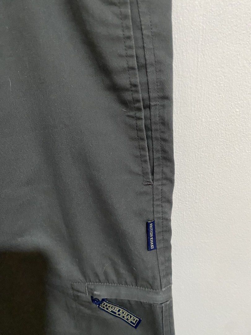 British Khaki New York Cargo Pants (Category: Chinos) located in Naga. Submitted by threadedtreasures (Listing ID 1460595063, Image 3). Description: Like new! Perfect condition S-M S32-33.