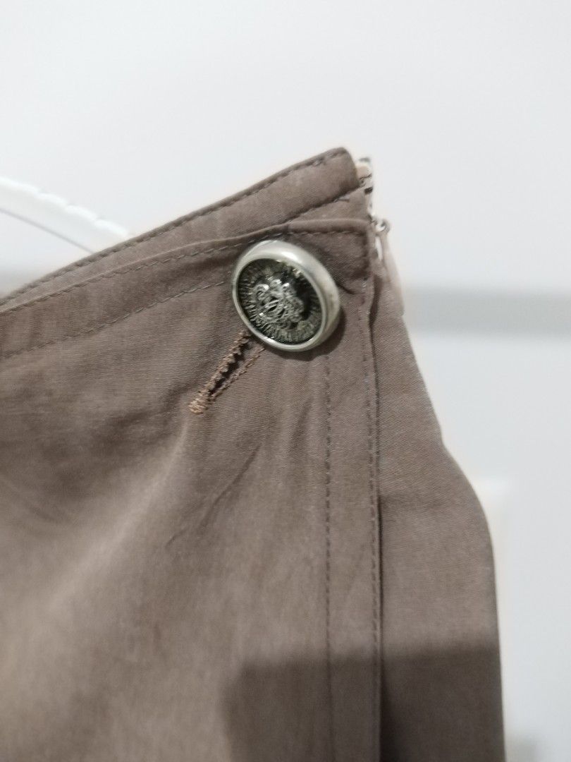 Brown Culottes/Skirt with Button Detail (Category: Other Bottoms) located in Manila. Submitted by nezzzra (Listing ID 1460698349, Image 3). Description: - Stylish brown culottes - Unique side button closure - Trendy wide leg design - Versatile for casual to semi-formal occasions - Easy to mix and match with various tops.