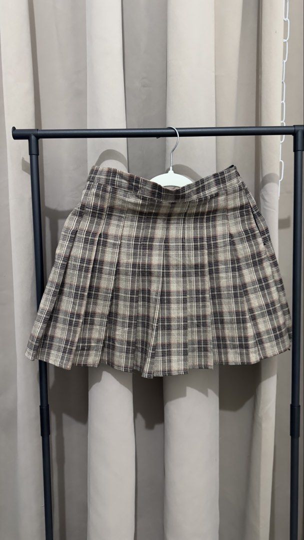 Brown Plaid Pleated Mini Skirt (Category: Skirts) located in Taytay. Submitted by _daphnnie.21 (Listing ID 1460627122, Image 2). Description: - Cute brown plaid pleated mini skirt - Fits approximately size Small to Medium - Ideal for a preppy or cottagecore aesthetic - Versatile for styling with t-shirts or sweaters - Great for casual outings or school wear.