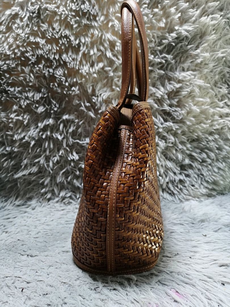 Brown Woven leather Front Flap Turn Lock Hand Bag (Category: Purses & Pouches) located in Santa Cruz. Submitted by jmy_surplus.2 (Listing ID 1460578406, Image 2). Description: Size ; L - 9 W - 13 Color ; Brown Type ; Hand bag Brand ; No brand Material ; Leather Style ; Brown Woven leather Hand Bag LR 167 JMY 1 Batch #219.