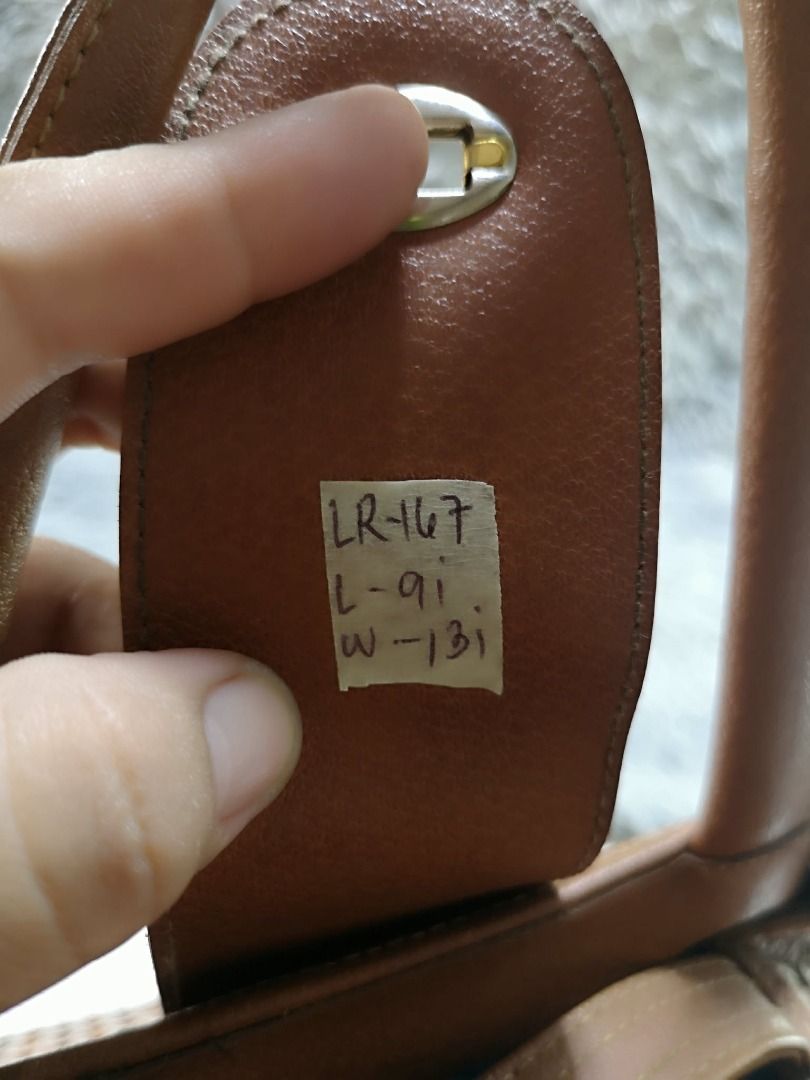 Brown Woven leather Front Flap Turn Lock Hand Bag (Category: Purses & Pouches) located in Santa Cruz. Submitted by jmy_surplus.2 (Listing ID 1460578406, Image 3). Description: Size ; L - 9 W - 13 Color ; Brown Type ; Hand bag Brand ; No brand Material ; Leather Style ; Brown Woven leather Hand Bag LR 167 JMY 1 Batch #219.