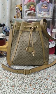 (Category: ) located in . Submitted by loved_collections (Listing ID 1460599747, Image 1). Description: .