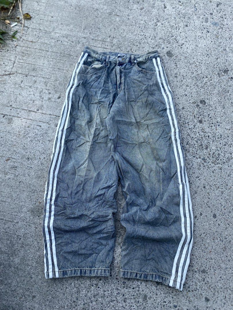 Bundle: Vintage Jeans, Nike Sweatshirt, Graphic Tees (Category: Tshirts & Polo Shirts ) located in Carmen. Submitted by bossbossingthriftshop (Listing ID 1460509786, Image 2). Description: TAKE ALL FOR ONLY ₱1,000.