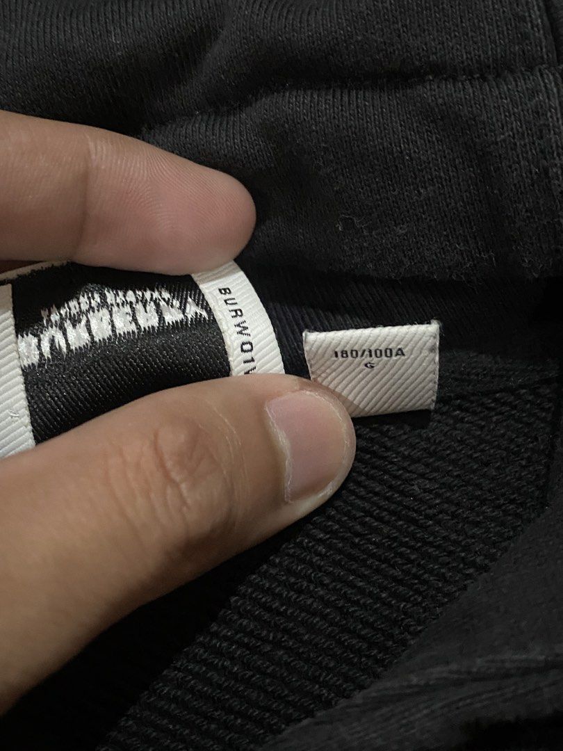 Burberry (Category: Luxury Apparel) located in Tarlac. Submitted by cheap.fleaaa (Listing ID 1460561001, Image 3). Description: Burberry✨ Width: 22 Length: 28 No issue 800 + ship Any courier Tarlac based📍.