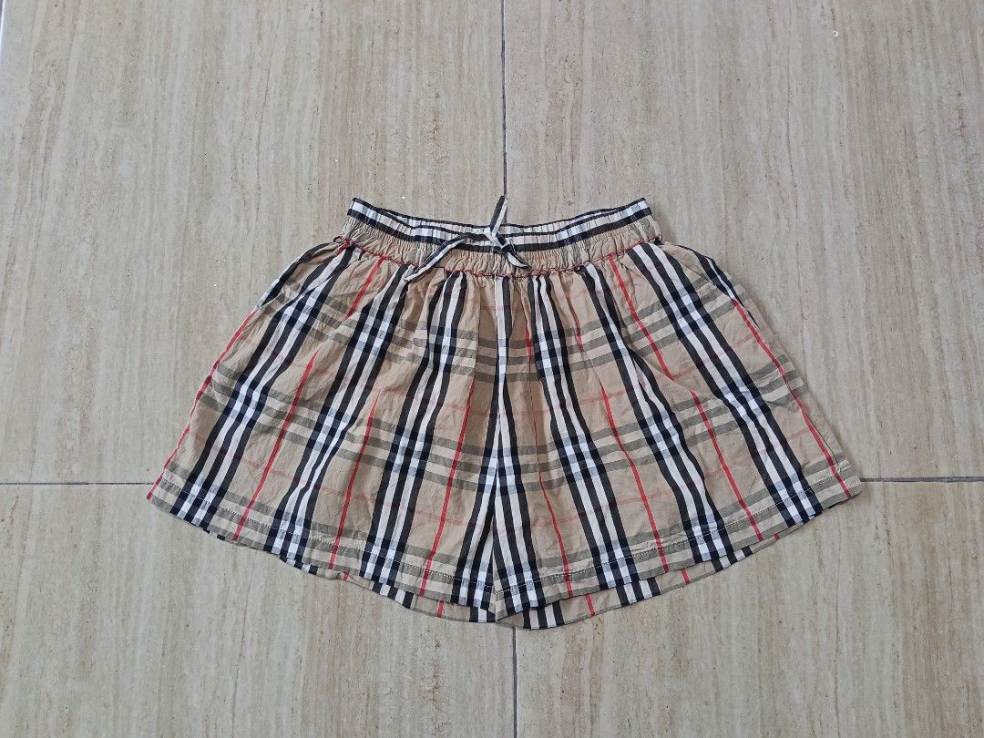 Burberry Check Cotton Drawstring Shorts (Category: Shorts) located in Glan. Submitted by cpaharodde48008 (Listing ID 1460619305, Image 2). Description: - Iconic Burberry check pattern - Comfortable 100% cotton fabric - Elastic waistband with adjustable drawstring - Perfect for stylish casual outings.