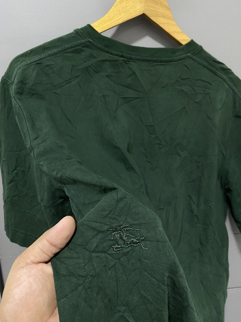 Burberry Relax Fit Deep green (Category: Tshirts & Polo Shirts ) located in Manila. Submitted by castromerb32733 (Listing ID 1460662436, Image 2). Description: Burberry Relax Fit Deep Green 21x28 Good condi Need wash.