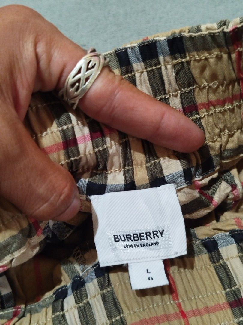 Burberry short (Category: Looking For) located in Lipa City. Submitted by france01825 (Listing ID 1460662216, Image 3). Description: .