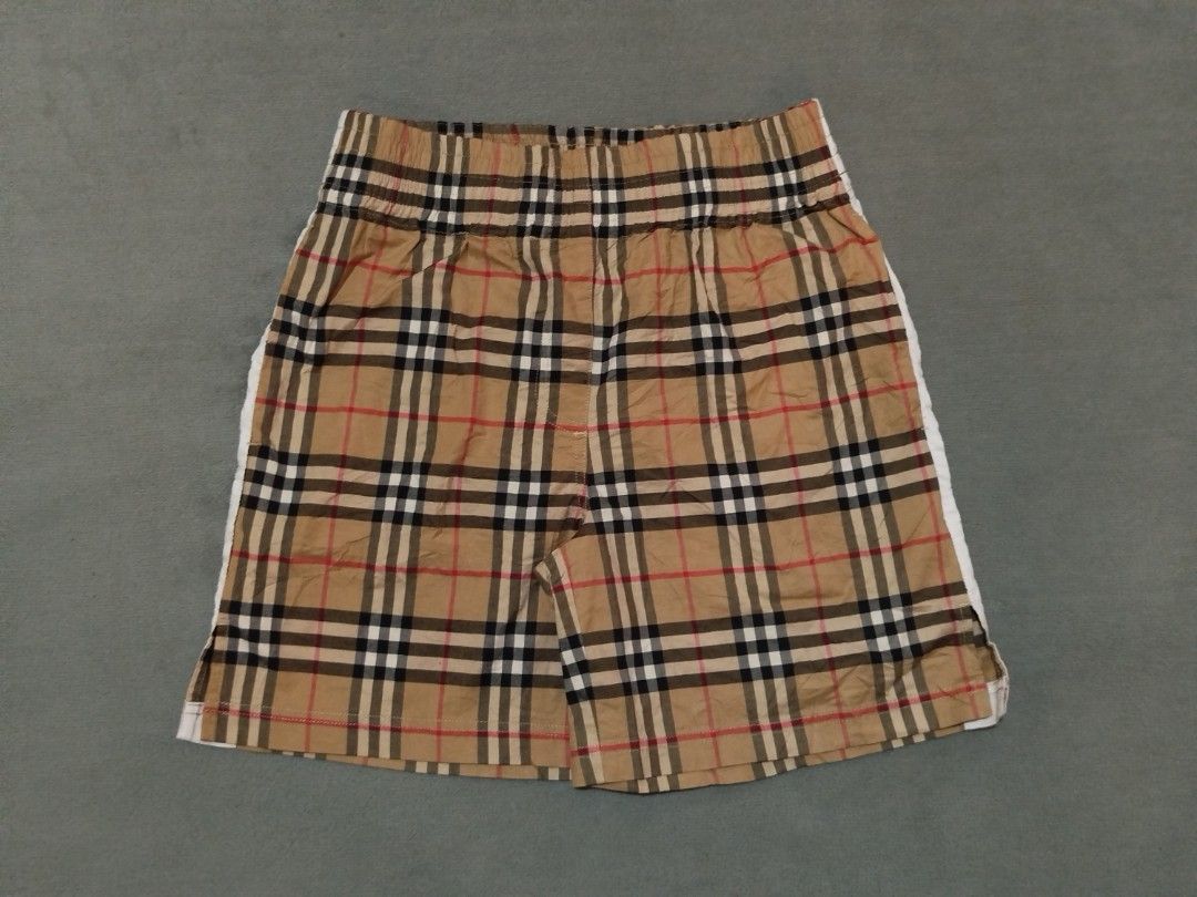 Burberry short (Category: Looking For) located in Lipa City. Submitted by france01825 (Listing ID 1460662216, Image 1). Description: .