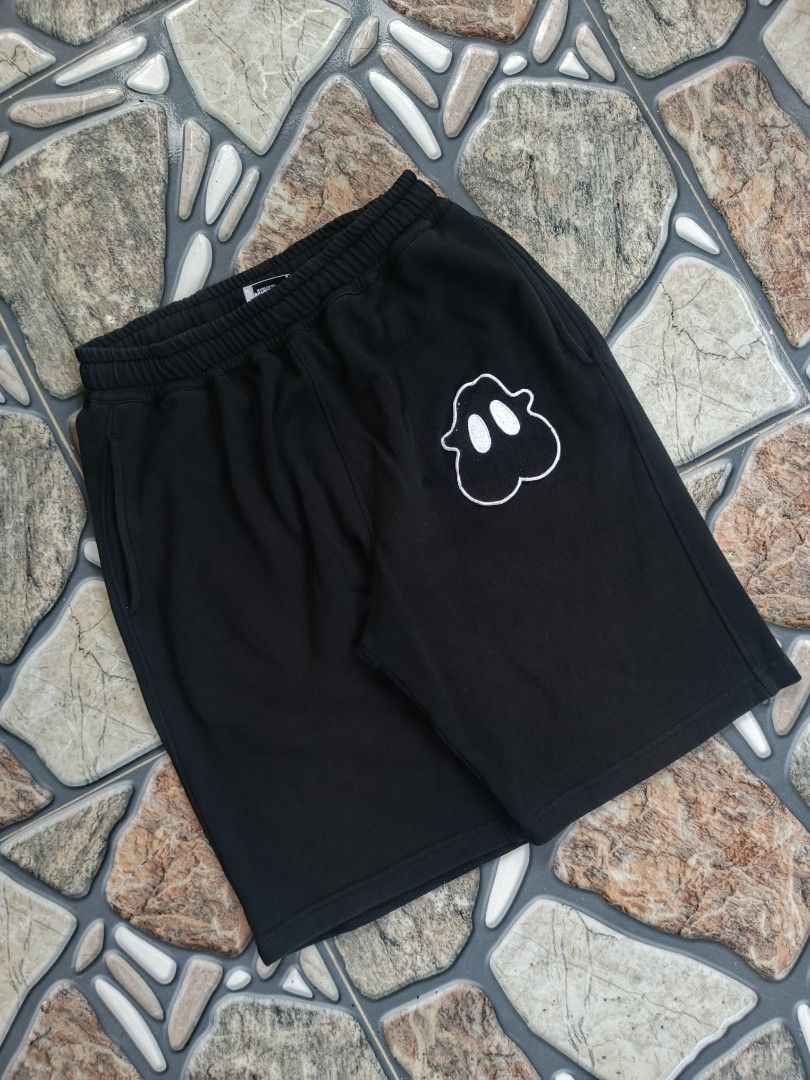 Burberry sweat short (Category: Activewear) located in Baggao. Submitted by thriftislife123 (Listing ID 1460508959, Image 1). Description: w: freesize l:22 leg open:11 issue:none off/legit pm for more details.