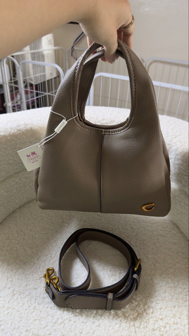 C0ach 2way Bag (Category: Luxury Bags & Wallets) located in Binmaley. Submitted by amayscollections (Listing ID 1460673124, Image 2). Description: 0n $aLe. OG Qual. MP0 Coded C0@cH 2way Bag✨ ₱850 nalang💸 sobrang OG quality ng materials nya ses walang halong joke very ganda in person money back pag di mo nagustuhan to YES TO C0D✅ add 70 only🔥 Disclaimer: ‼️ This Page is not Associated or Affiliated with any of this following brands. All Copyrigh