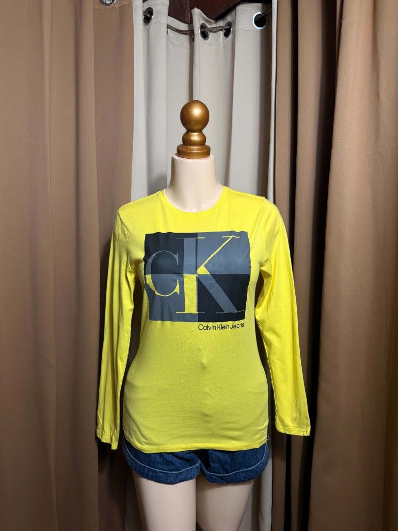Calvin Klein for Women (Category: Longsleeves) located in Pateros City. Submitted by jnnhfrnndz (Listing ID 1460559799, Image 2). Description: Calvin Klein for Women Very good Condition 17x27 M on tag fit to L Color rate : 10/10 Location : Pateros P350 + sf.