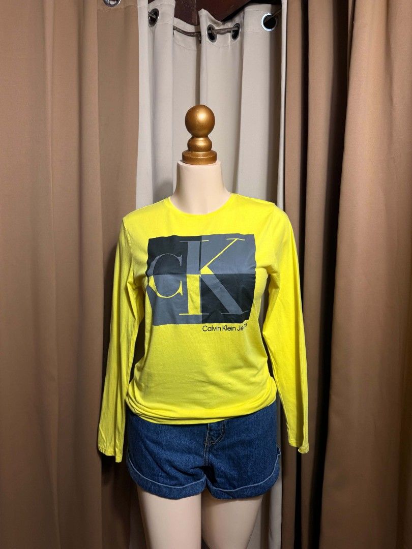 Calvin Klein for Women (Category: Longsleeves) located in Pateros City. Submitted by jnnhfrnndz (Listing ID 1460559799, Image 1). Description: Calvin Klein for Women Very good Condition 17x27 M on tag fit to L Color rate : 10/10 Location : Pateros P350 + sf.