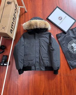 (Category: ) located in . Submitted by fashion.luxe.collection (Listing ID 1460696308, Image 1). Description: .