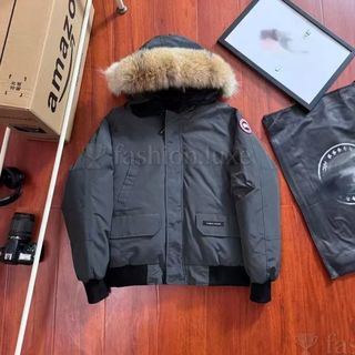 (Category: ) located in . Submitted by fashion.luxe.collection (Listing ID 1460697162, Image 1). Description: .