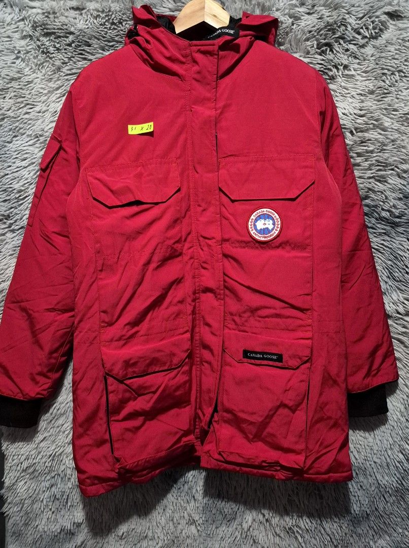 Canada Goose Snow Mantra Parka (Category: Coats, Jackets and Outerwear) located in Caloocan City. Submitted by jamestoledo30 (Listing ID 1460643788, Image 1). Description: DIMES L x W : 31 x 21 Fit for : M - L No issue COLOR RATE : 10/10 EXCELLENT CONDITION.