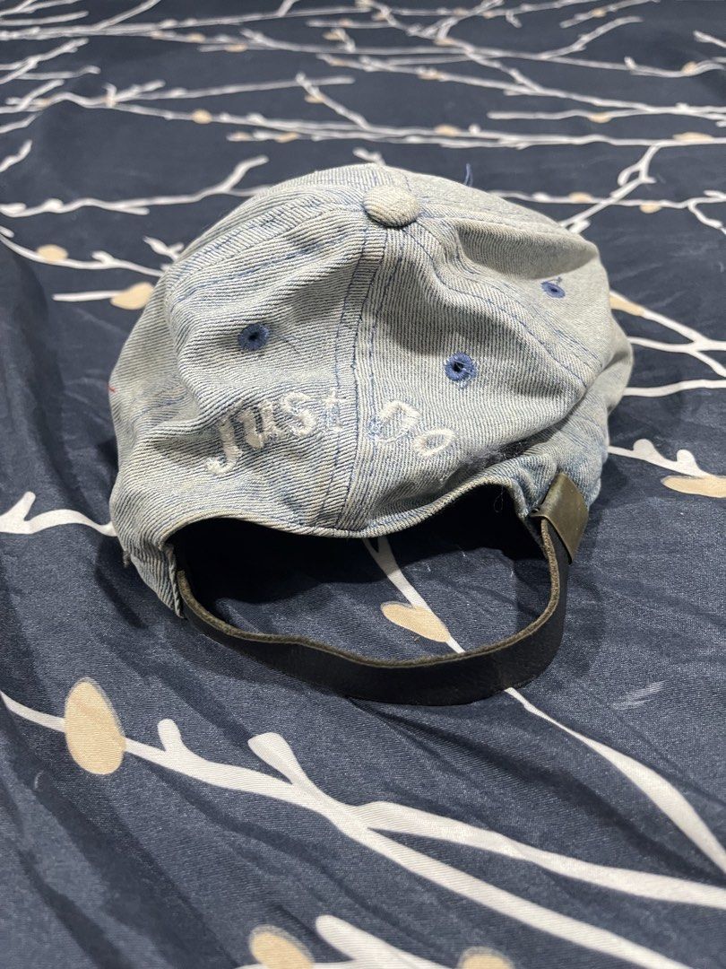 Cap (Category: Cap & Hats) located in Kota Bharu. Submitted by selam42 (Listing ID 1460530616, Image 3). Description: Cap Nike -condition 8/10 -Tag Tanggal wasabi 017/986/5642 DEKAT BOLEH COD✅ POST ON✅ NEGO ON✅.