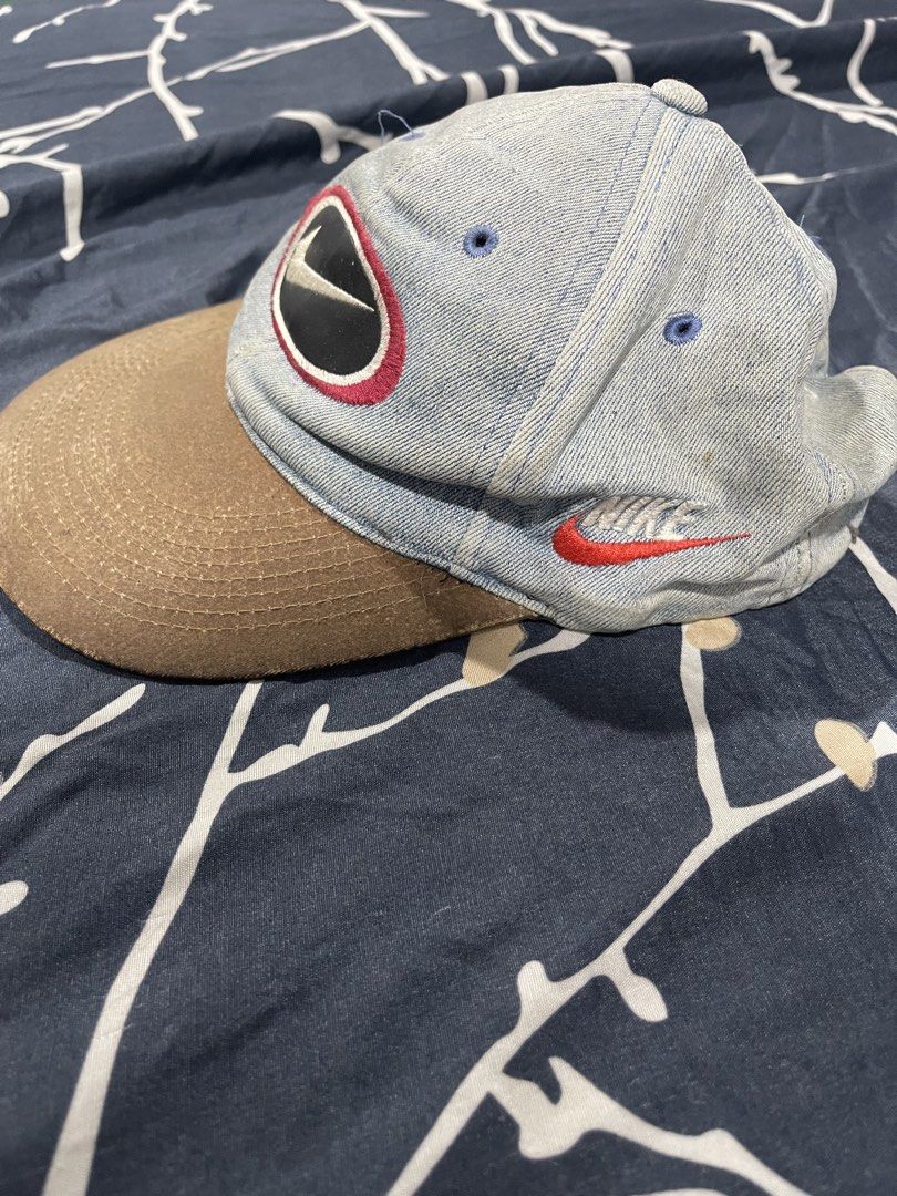 Cap (Category: Cap & Hats) located in Kota Bharu. Submitted by selam42 (Listing ID 1460530616, Image 2). Description: Cap Nike -condition 8/10 -Tag Tanggal wasabi 017/986/5642 DEKAT BOLEH COD✅ POST ON✅ NEGO ON✅.