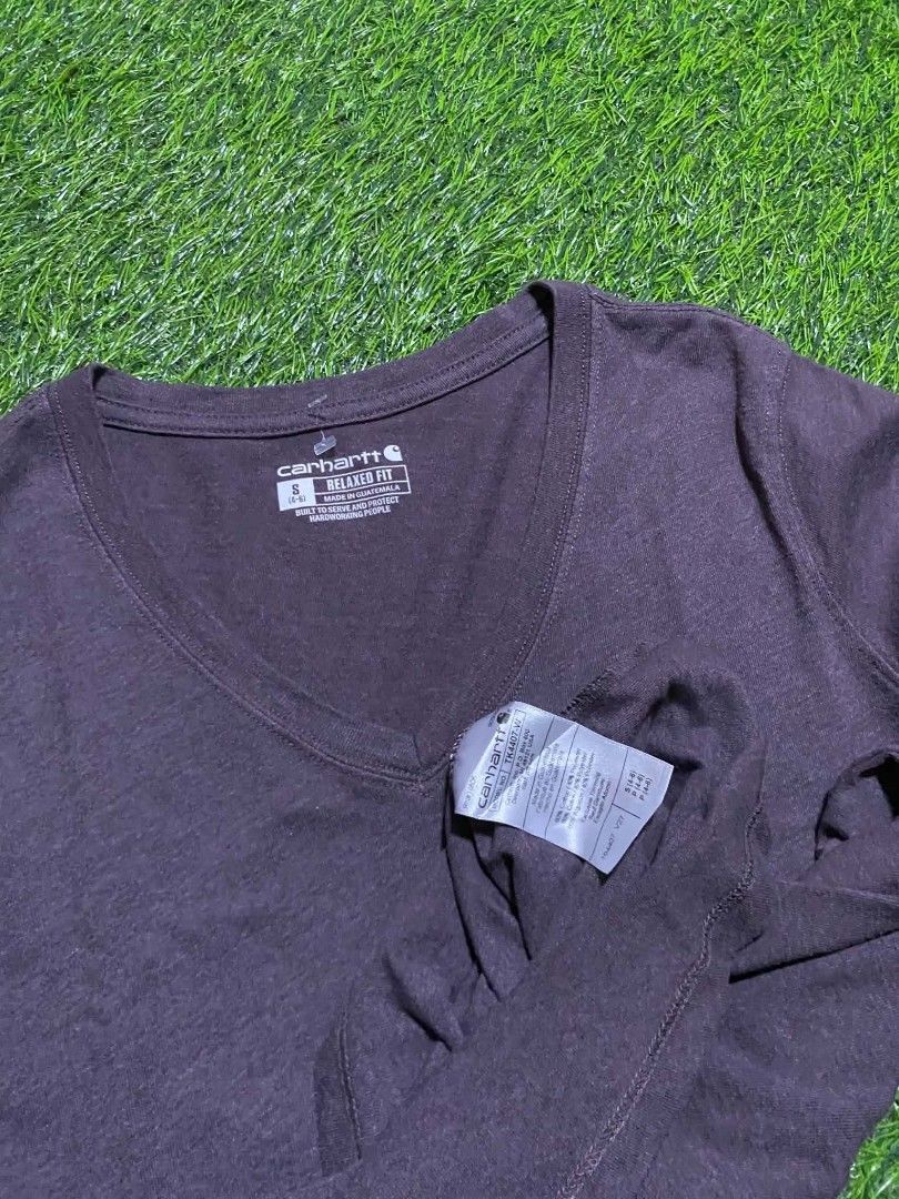 CARHARTT (Category: Longsleeves) located in Manila. Submitted by franzenbal30332 (Listing ID 1460659338, Image 3). Description: CARHARTT SIZE S TO M WIDTH - 18 LENGTH - 26.5 COLOR RATE 9.5 EXCELLENT CONDI NO ISSUE.