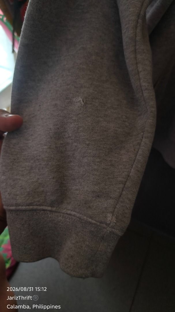 Carhartt k121 hgy (Category: Coats, Jackets and Outerwear) located in Calamba. Submitted by jarizthrift (Listing ID 1460676748, Image 3). Description: issue hole and scratch kita jan sa pic 😊.