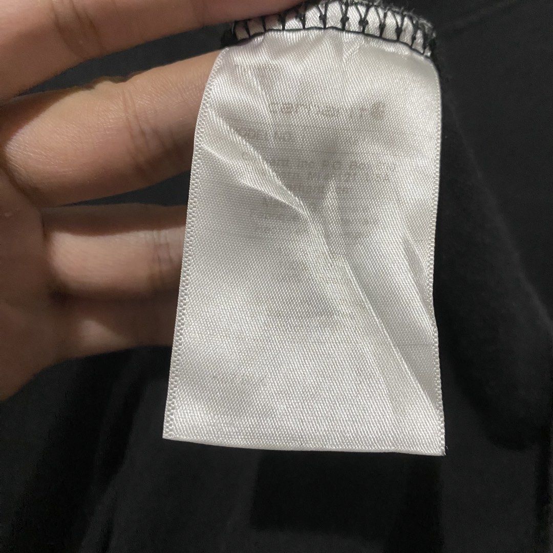 CARHARTT K87 POCKET TEE (Category: Formal Shirts) located in Rodriguez. Submitted by thriftwitharn (Listing ID 1460705076, Image 3). Description: CARHARTT K87 SMALL 21x29.5 NEED WASH.