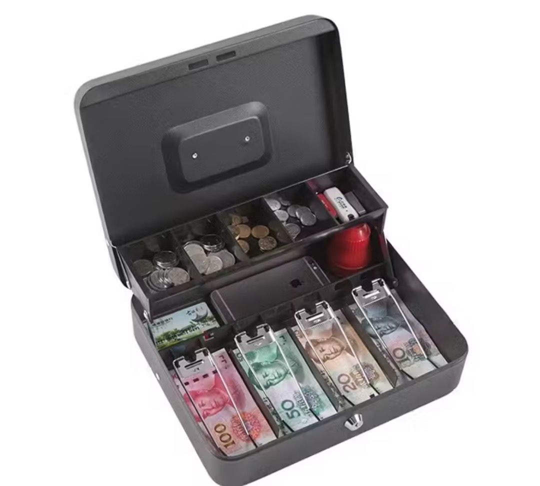 Cashbox large size (Category: Accessory Holder, Box & Organizers) located in Santiago. Submitted by evrythngulove (Listing ID 1460515067, Image 1). Description: Almost new Large cash box .
