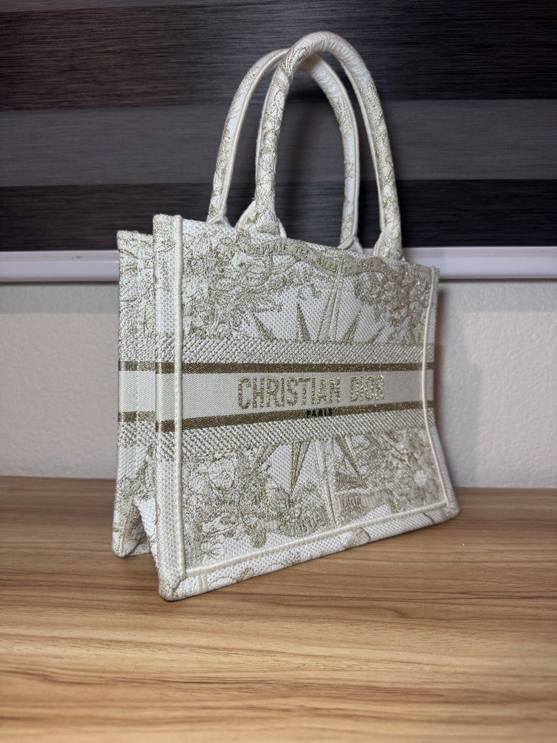 CD Small Book Tote (Category: Luxury Bags & Wallets) located in Manila. Submitted by miaou_finds (Listing ID 1460592500, Image 2). Description: .