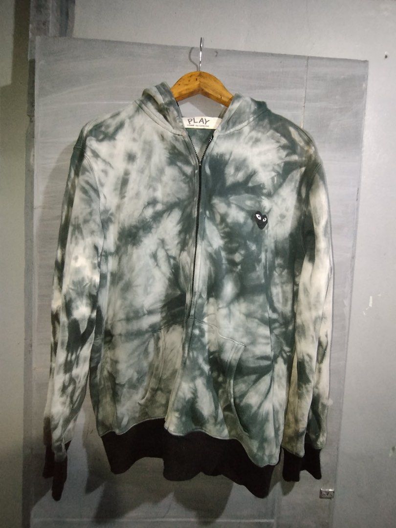 CDG zip up jacket (Category: Coats, Jackets and Outerwear) located in Baguio. Submitted by typical.reseller (Listing ID 1460556098, Image 1). Description: CDG zip up 27x23 No puller .